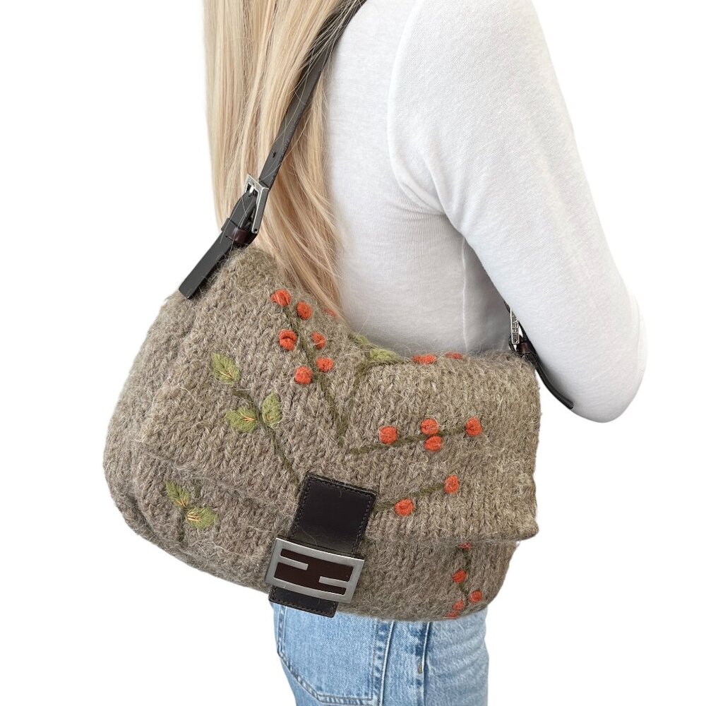 FENDI Vintage FF Knit Mamma Baguette Flower Wool Shoulder Bag Beige [106456]
